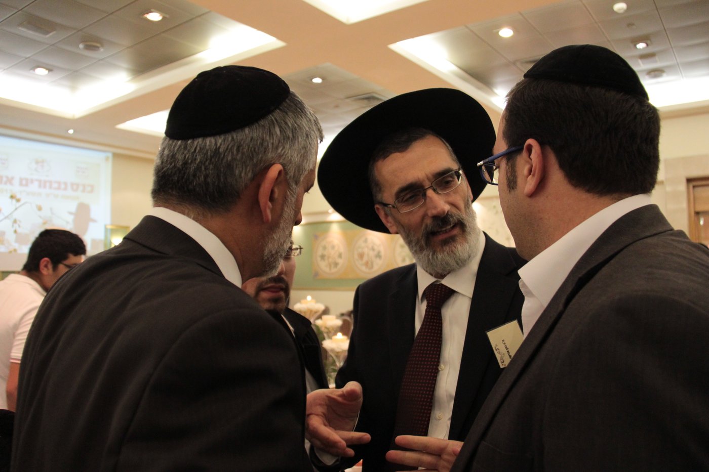 ש"ס מתייצבת מאחורי הרב אברג'ל: "מחזקים את ידיו"