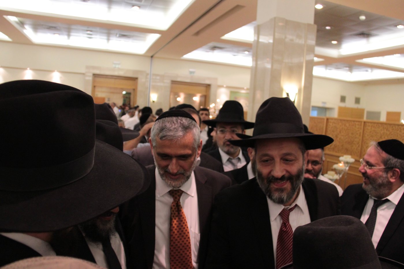 ש"ס מתייצבת מאחורי הרב אברג'ל: "מחזקים את ידיו"