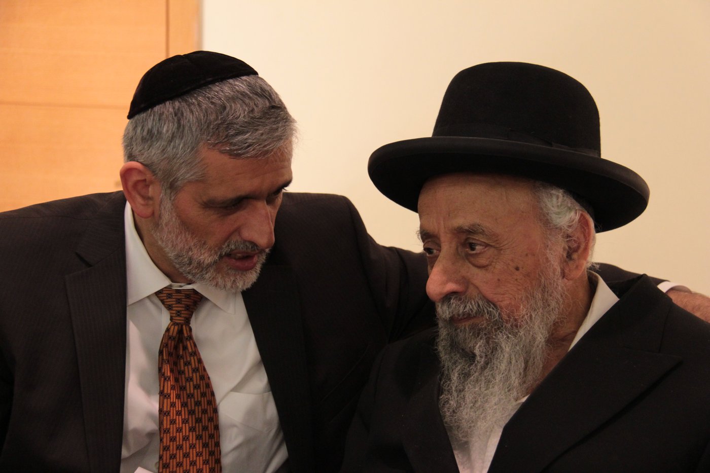 ש"ס מתייצבת מאחורי הרב אברג'ל: "מחזקים את ידיו"