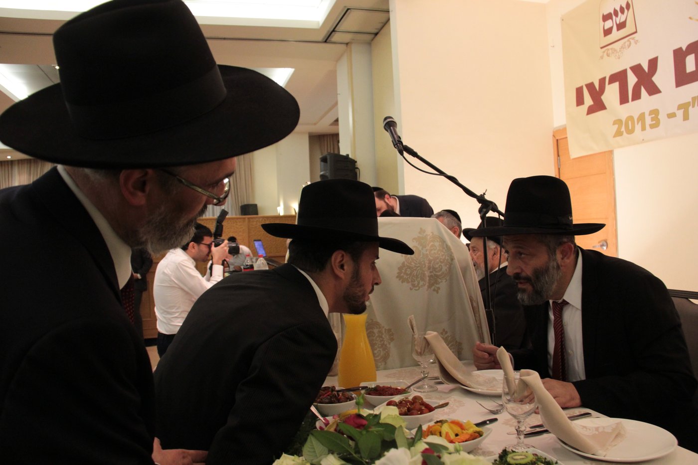 ש"ס מתייצבת מאחורי הרב אברג'ל: "מחזקים את ידיו"