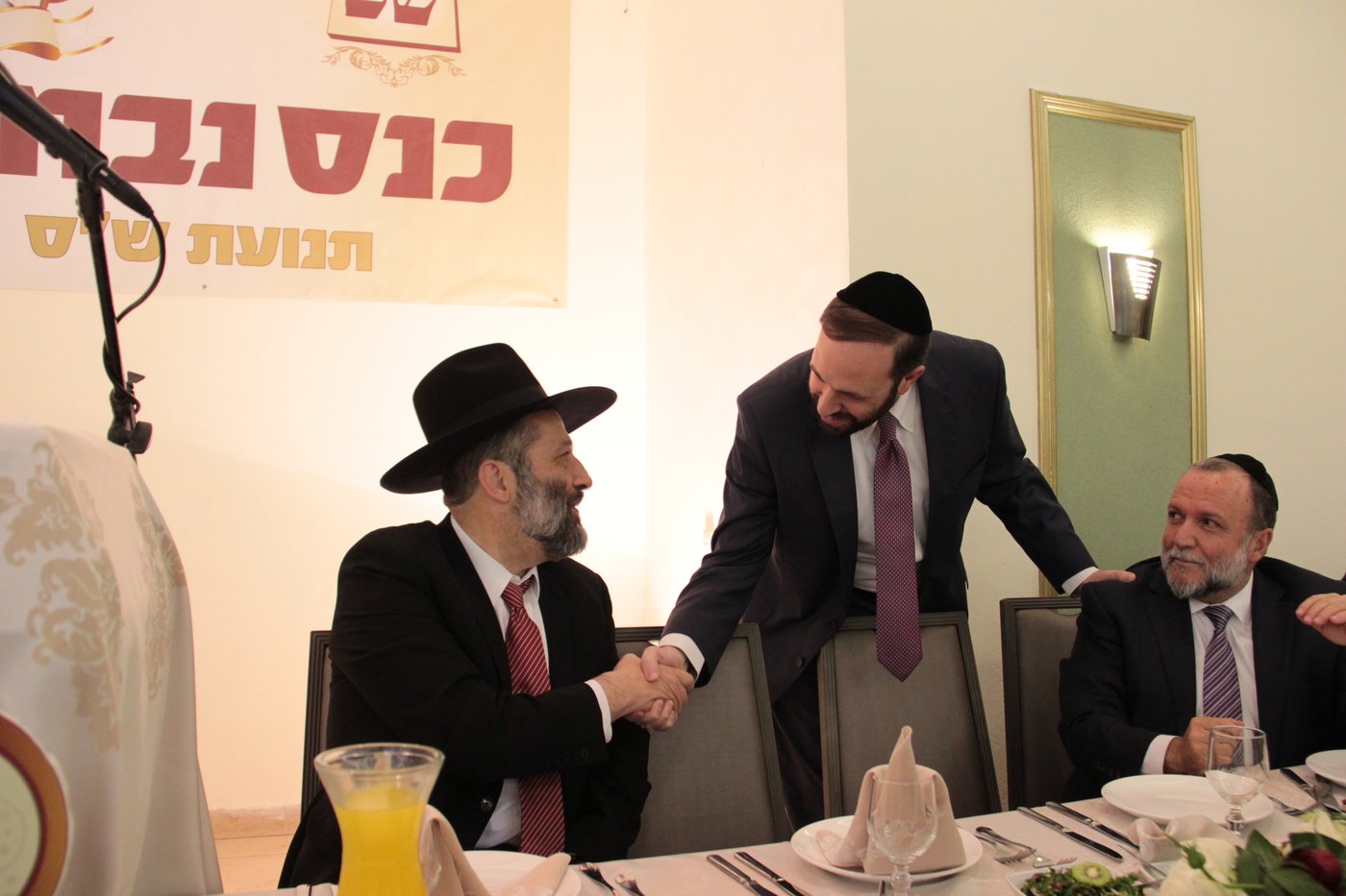 ש"ס מתייצבת מאחורי הרב אברג'ל: "מחזקים את ידיו"