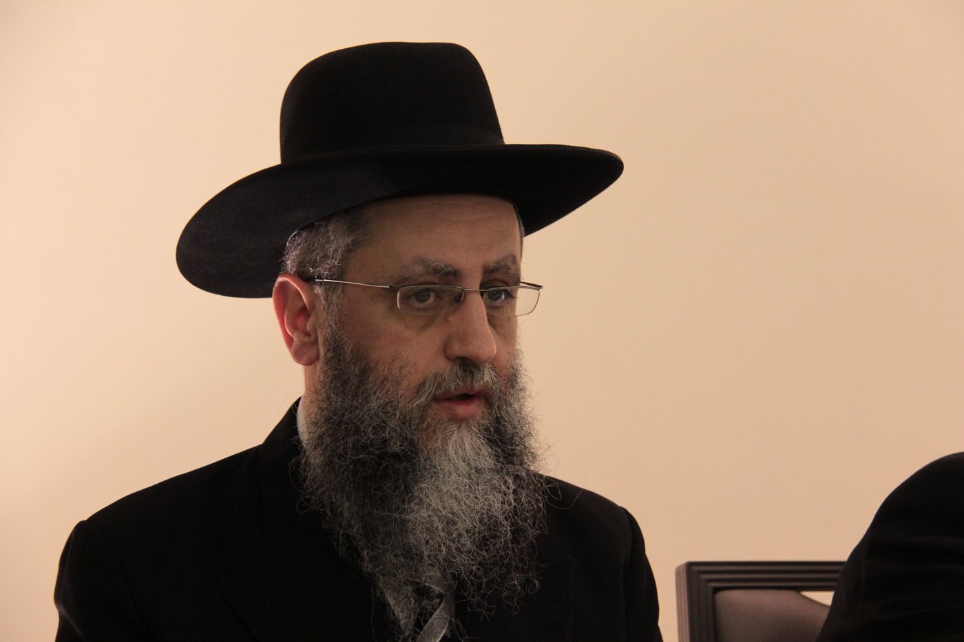 ש"ס מתייצבת מאחורי הרב אברג'ל: "מחזקים את ידיו"