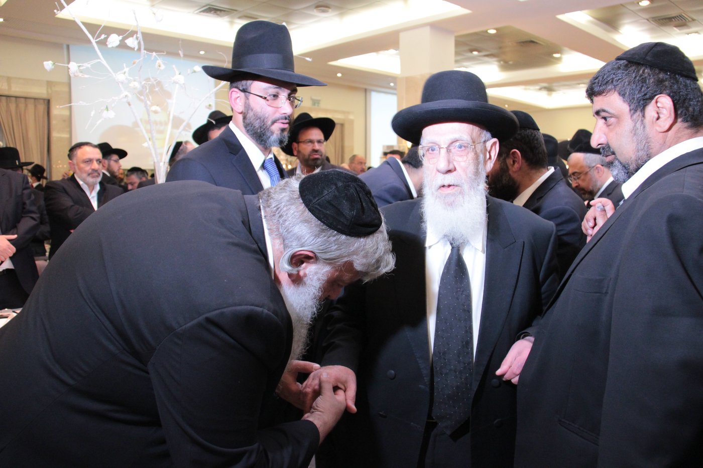 ש"ס מתייצבת מאחורי הרב אברג'ל: "מחזקים את ידיו"