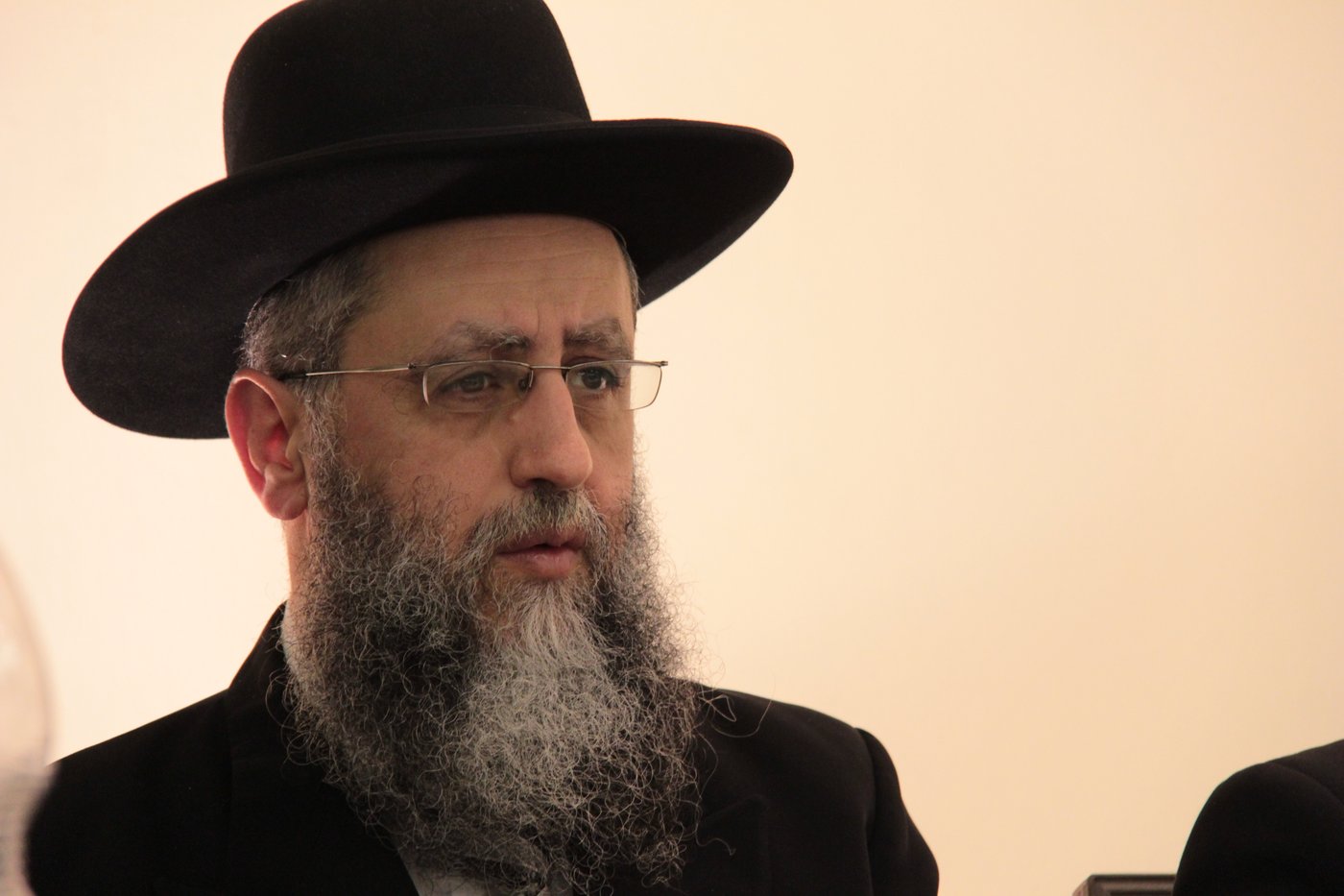 ש"ס מתייצבת מאחורי הרב אברג'ל: "מחזקים את ידיו"