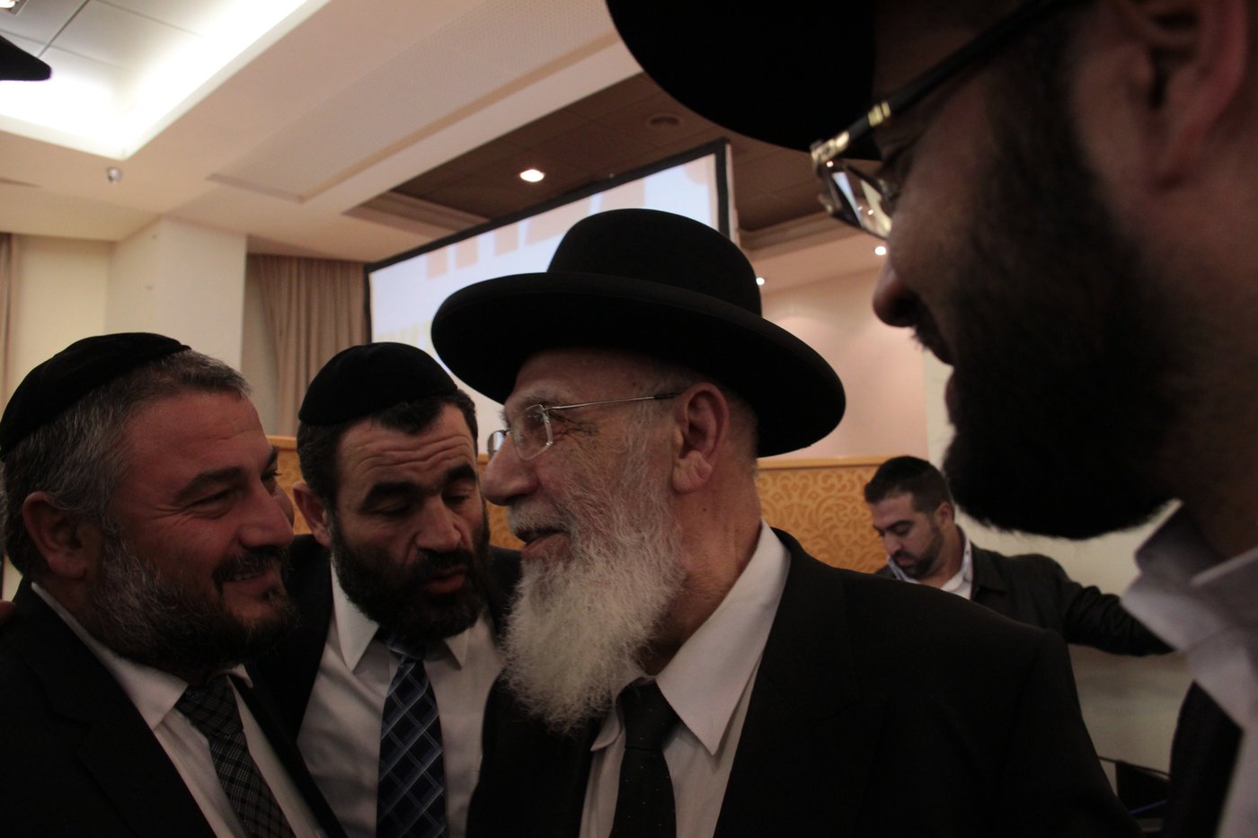 ש"ס מתייצבת מאחורי הרב אברג'ל: "מחזקים את ידיו"