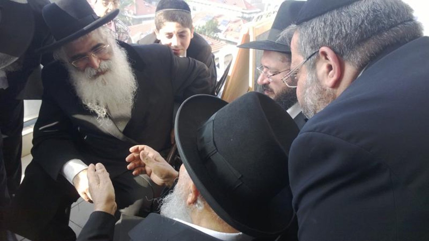 תיעוד: הרב שמעון בעדני ביקר את הרב יורם אברג'ל במעצר הבית