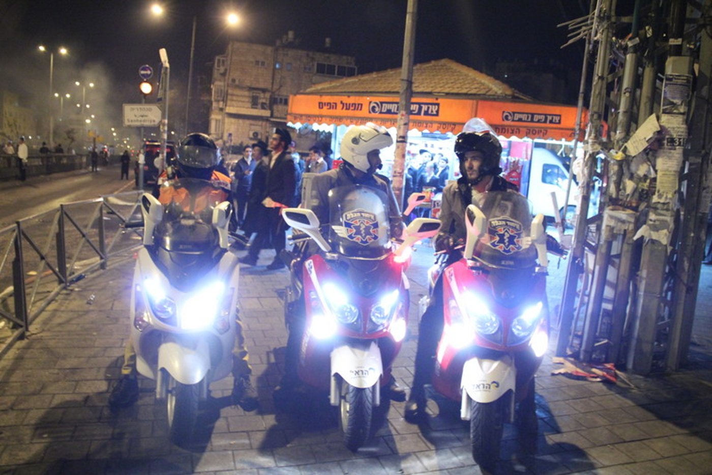 בלב ירושלים: ידויי אבנים, זרנוקי מים ופרשים • וידאו