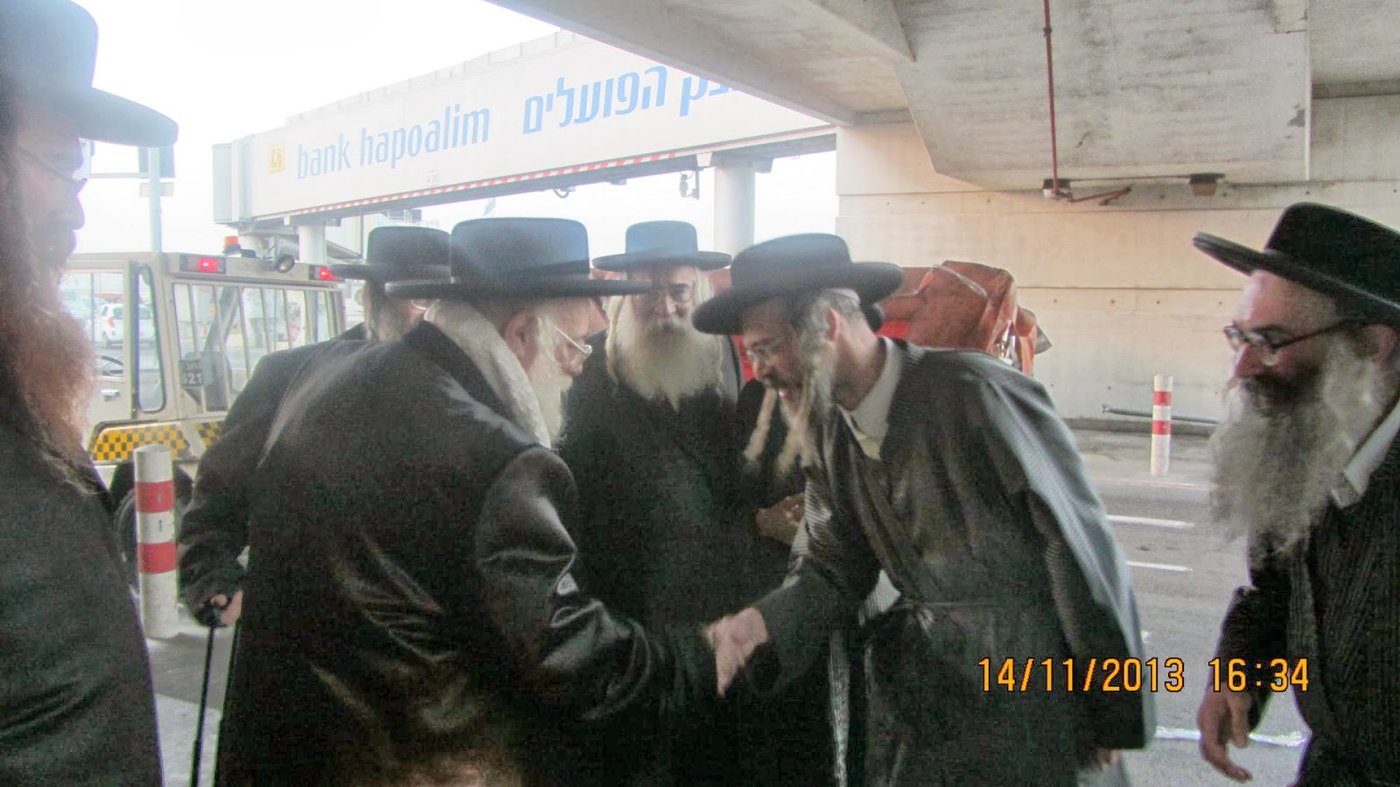 לאחר הפגיעה: הרבי מדושינסקיא קיבל את פניו של האדמו"ר מתולדות אהרן