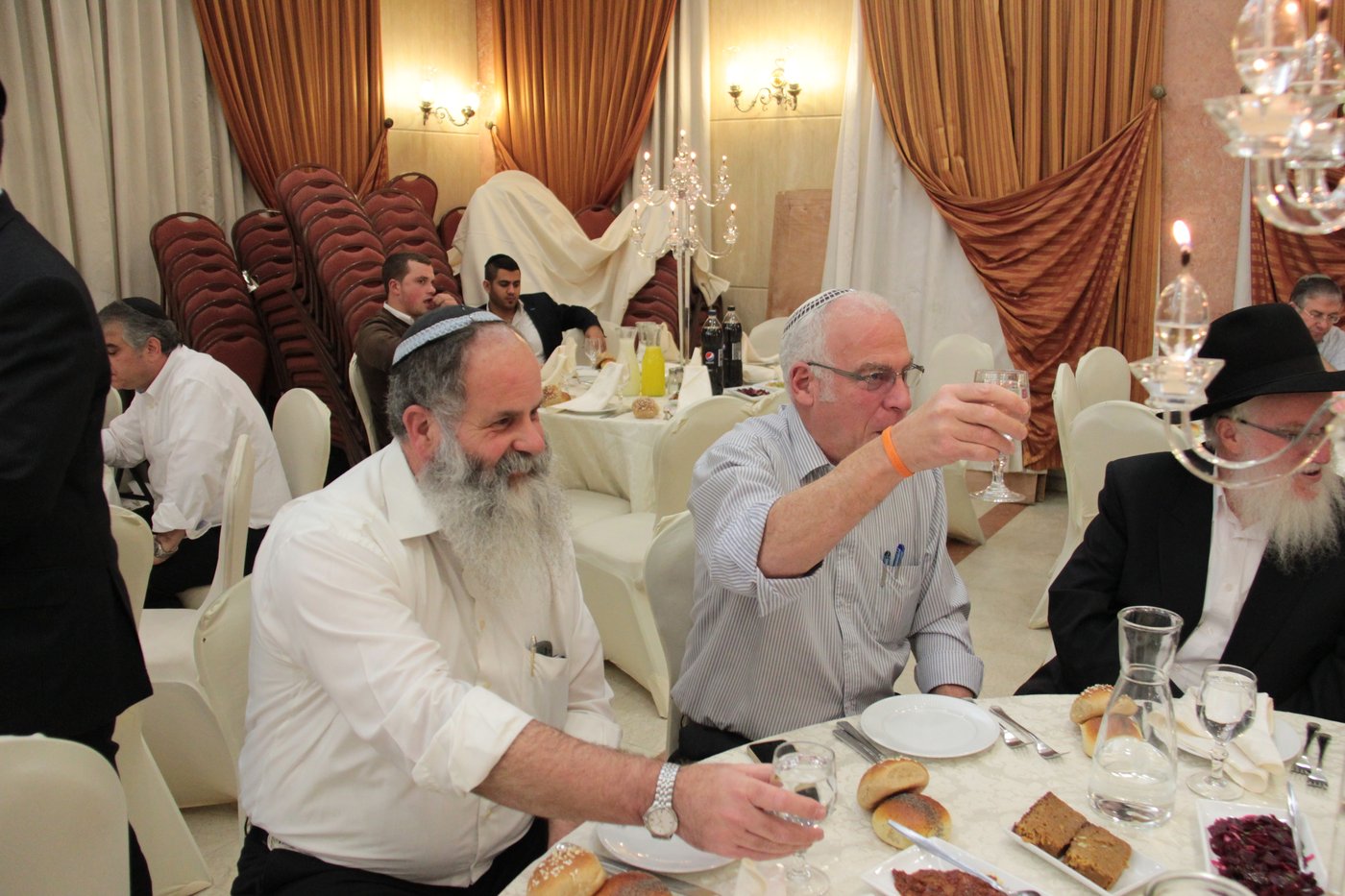 "לחיים", השר אורי אריאל