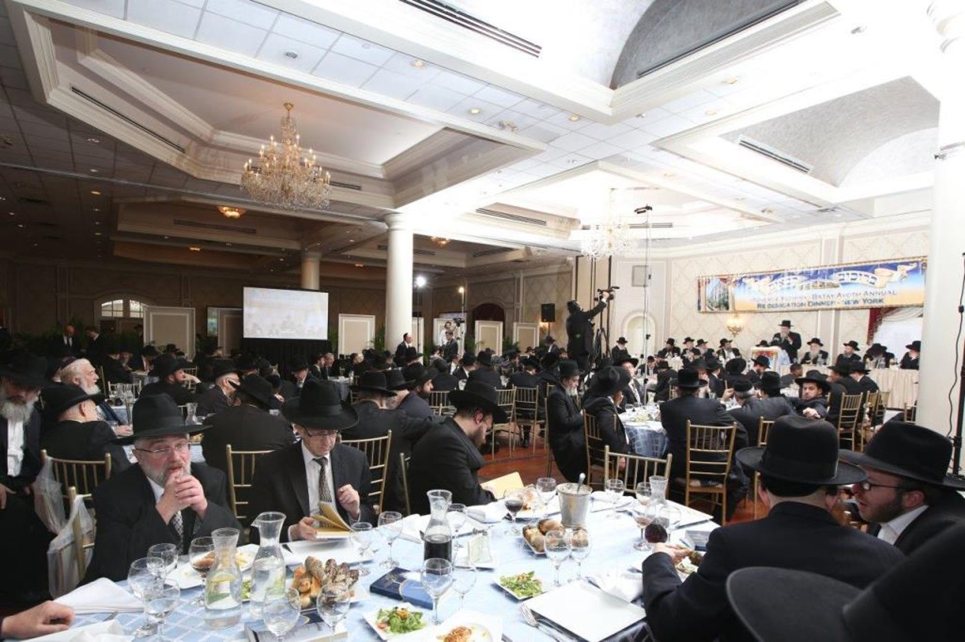 צפו: הדינר המסורתי בניו יורק לטובת ישיבת פוניבז'