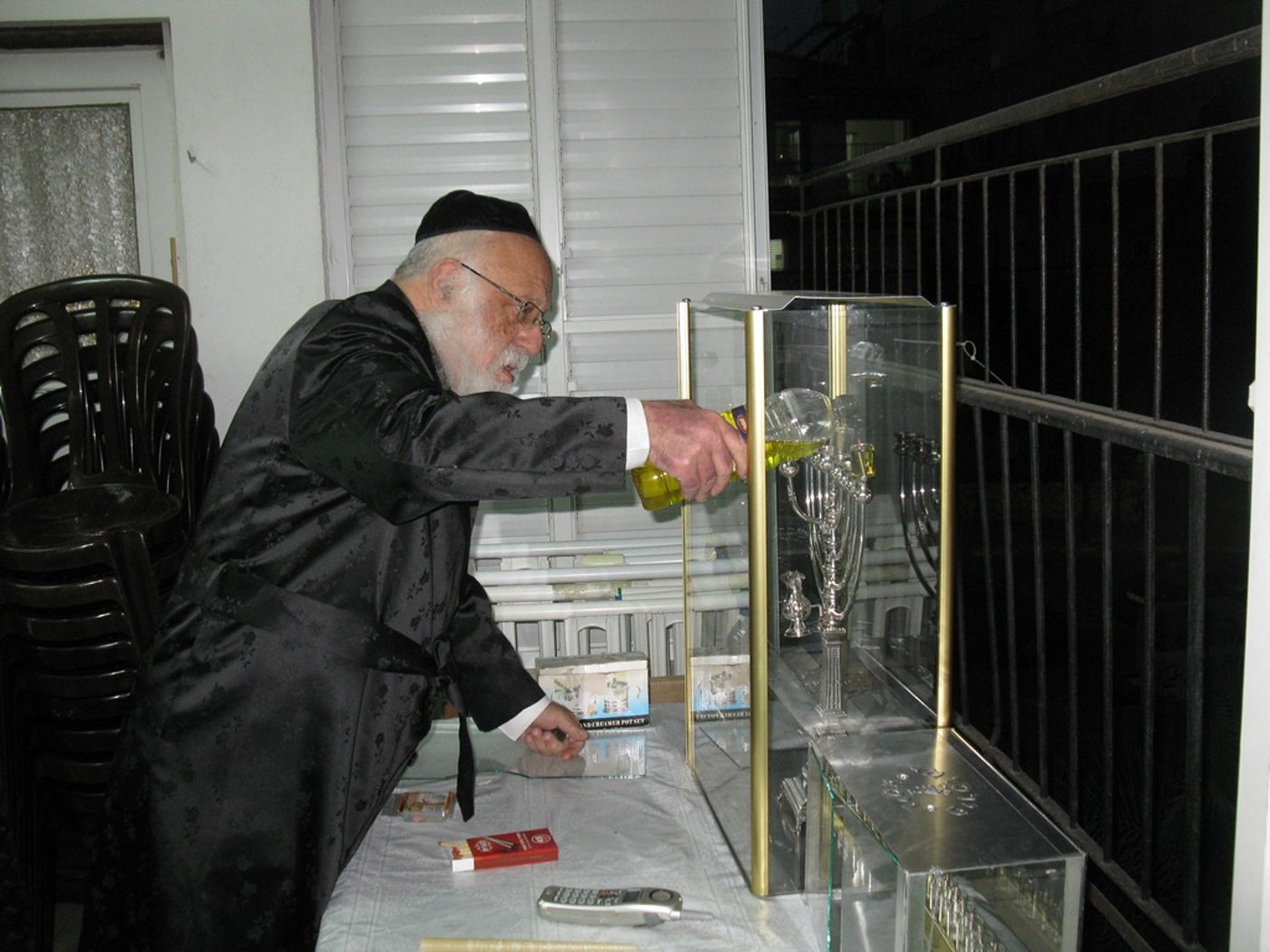 לְךָ נָאֶה לְשַׁבֵּחַ • אדמו"רים ורבנים בהדלקת הנרות