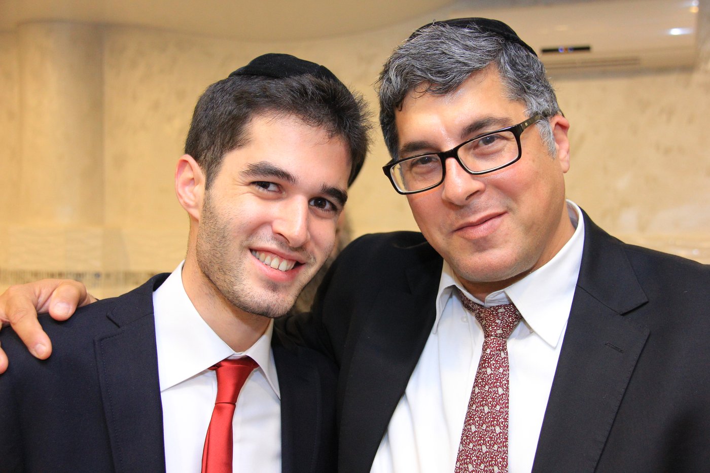 יקי אדמקר התארס, הברנז'ה התייצבה לאחל מזל טוב