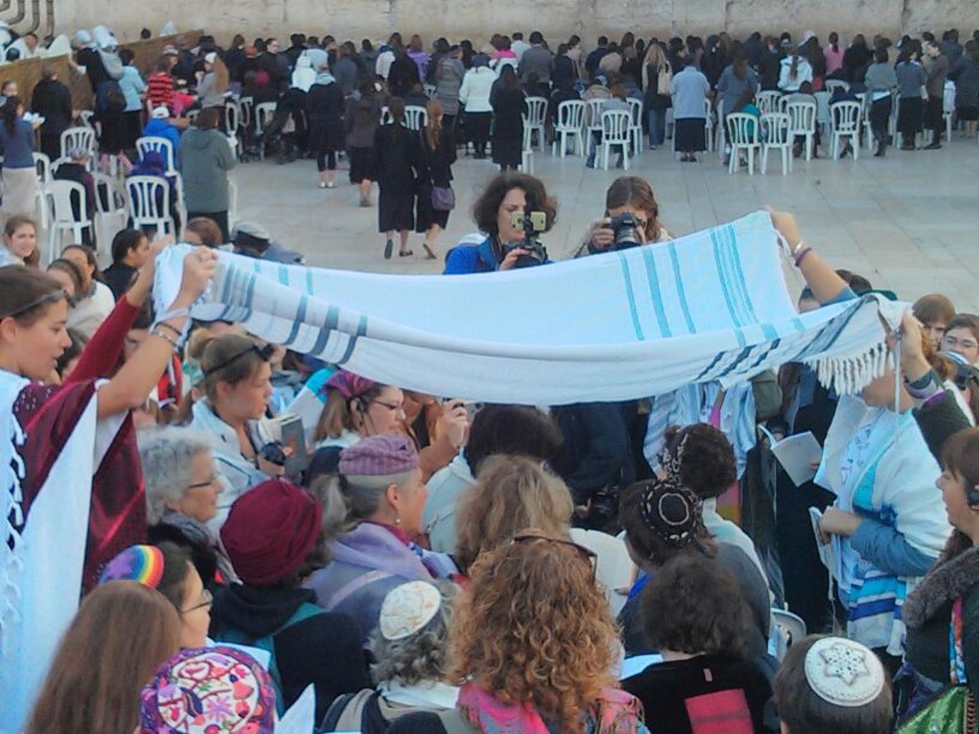למרות הבקשות: נשות הפרובוקציה הגיעו לכותל
