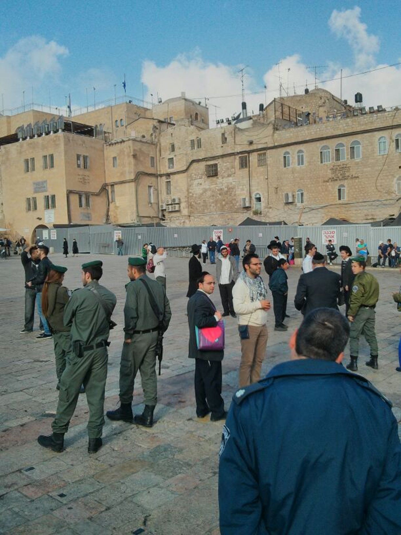 למרות הבקשות: נשות הפרובוקציה הגיעו לכותל