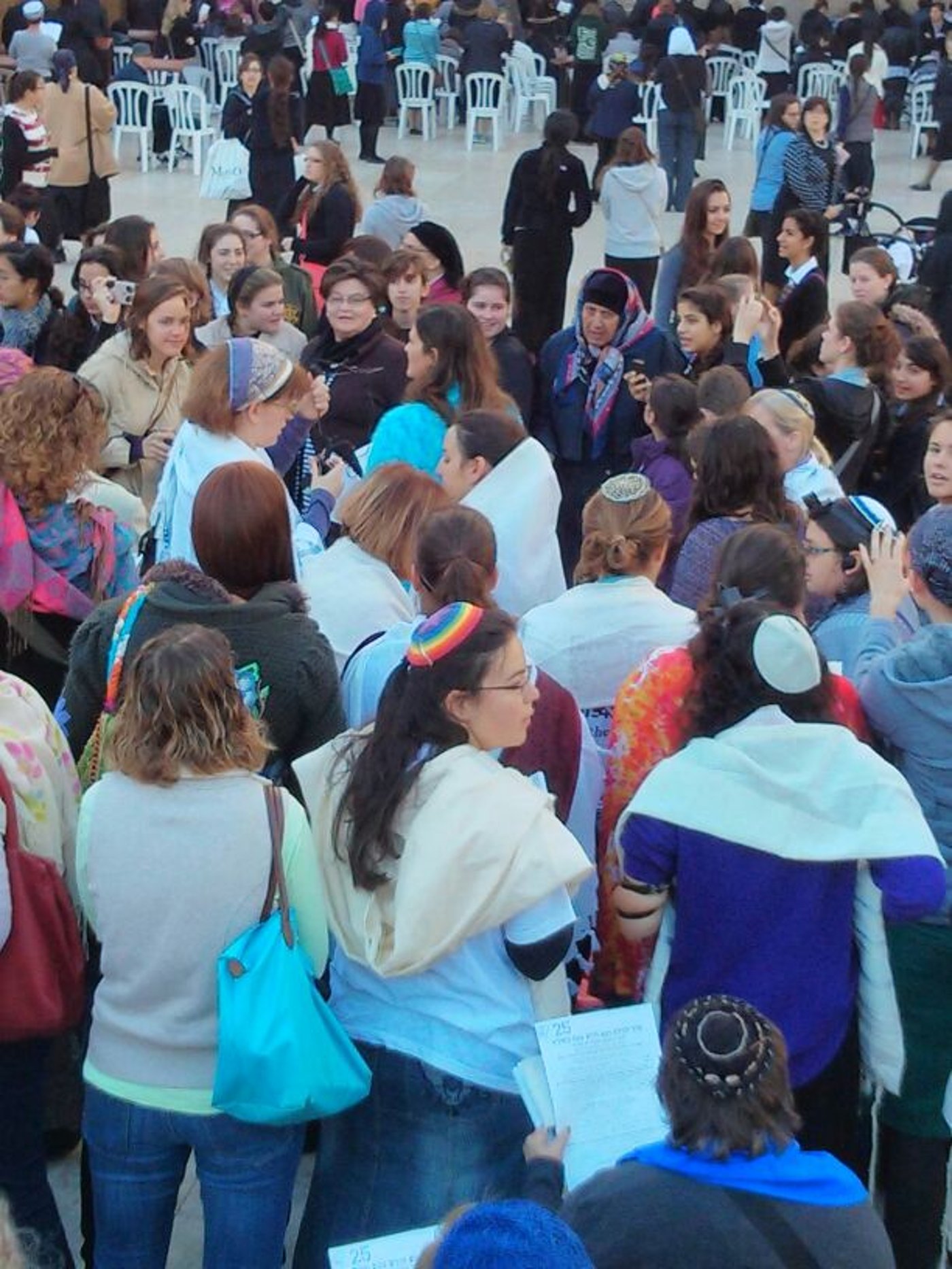 למרות הבקשות: נשות הפרובוקציה הגיעו לכותל