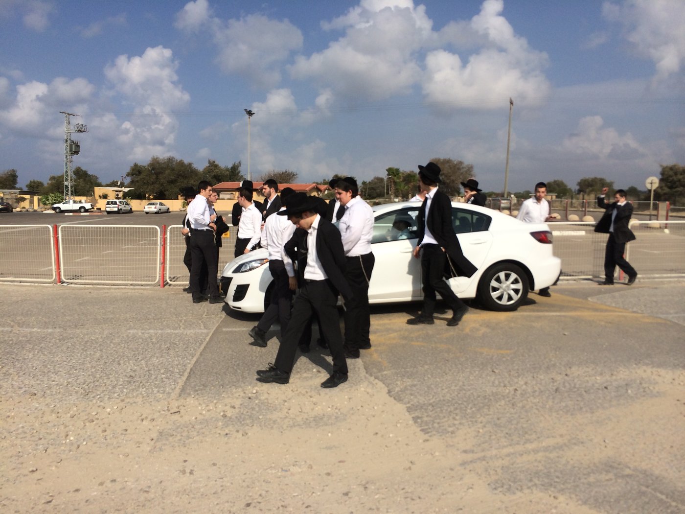 תלמיד ישיבה עצור בכלא 6; מאות הגיעו להביע תמיכה