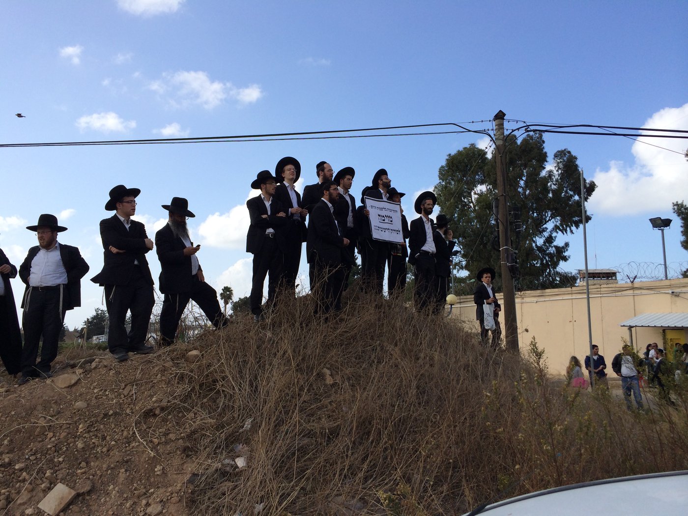 תלמיד ישיבה עצור בכלא 6; מאות הגיעו להביע תמיכה