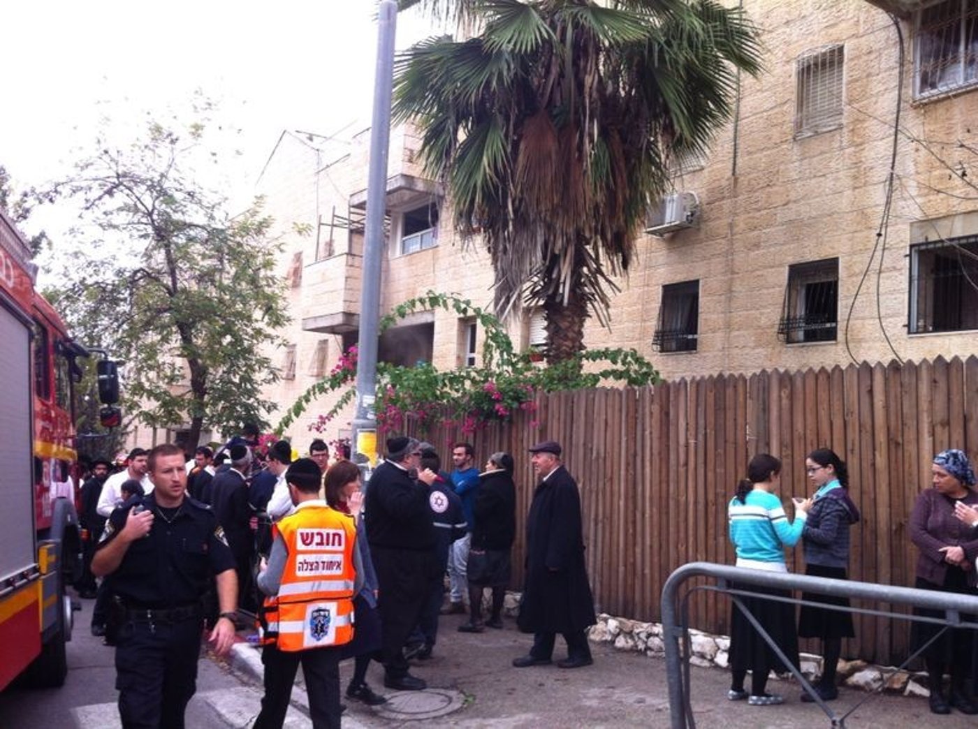 הר נוף: דירה נשרפה, שבעה נפגעו משאיפת עשן