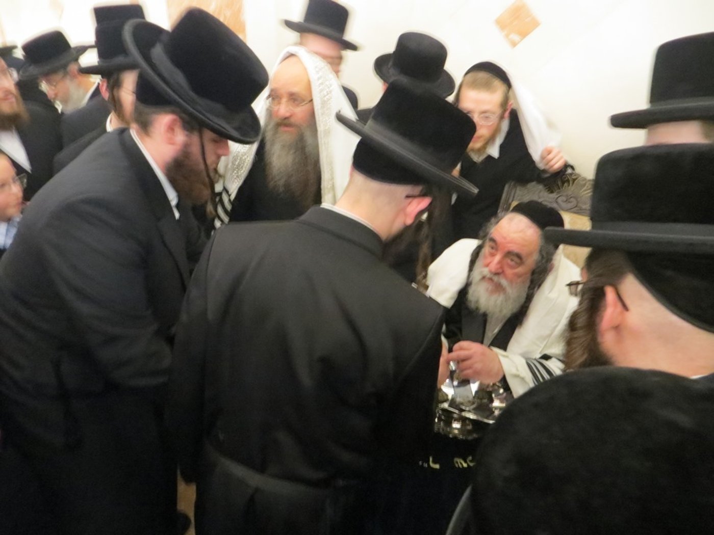 האדמו"ר מויז'ניץ בלונדון • גלריה