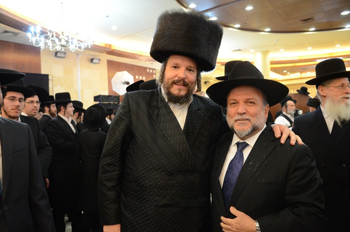 רה"ע מאיר רובינשטיין חיתן, אלפים הגיעו לאחל מזל טוב