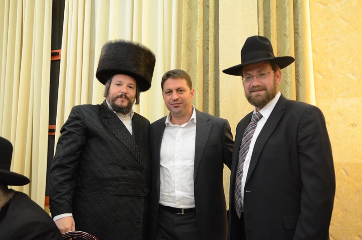 רה"ע מאיר רובינשטיין חיתן, אלפים הגיעו לאחל מזל טוב