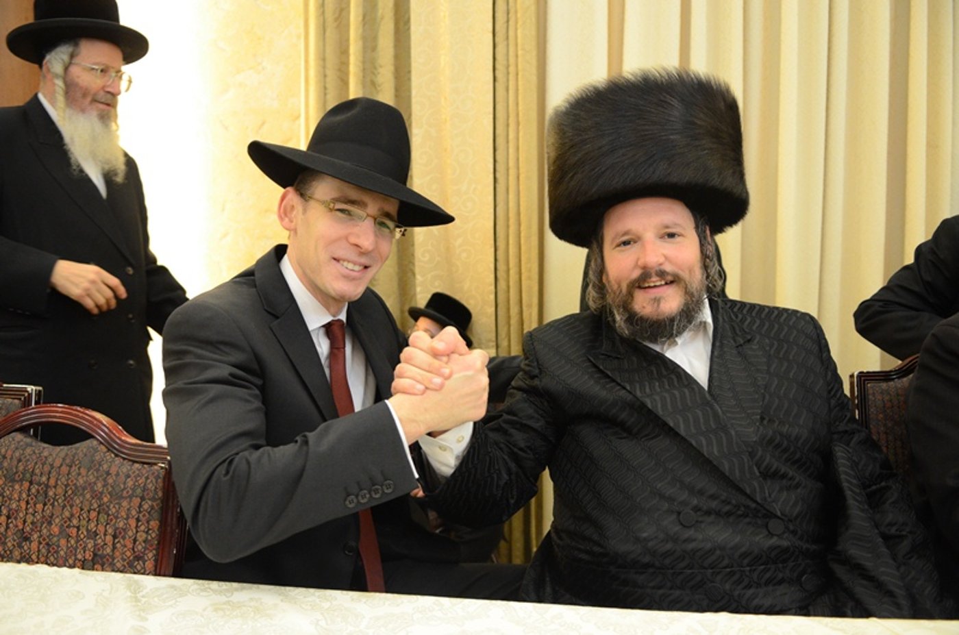רה"ע מאיר רובינשטיין חיתן, אלפים הגיעו לאחל מזל טוב