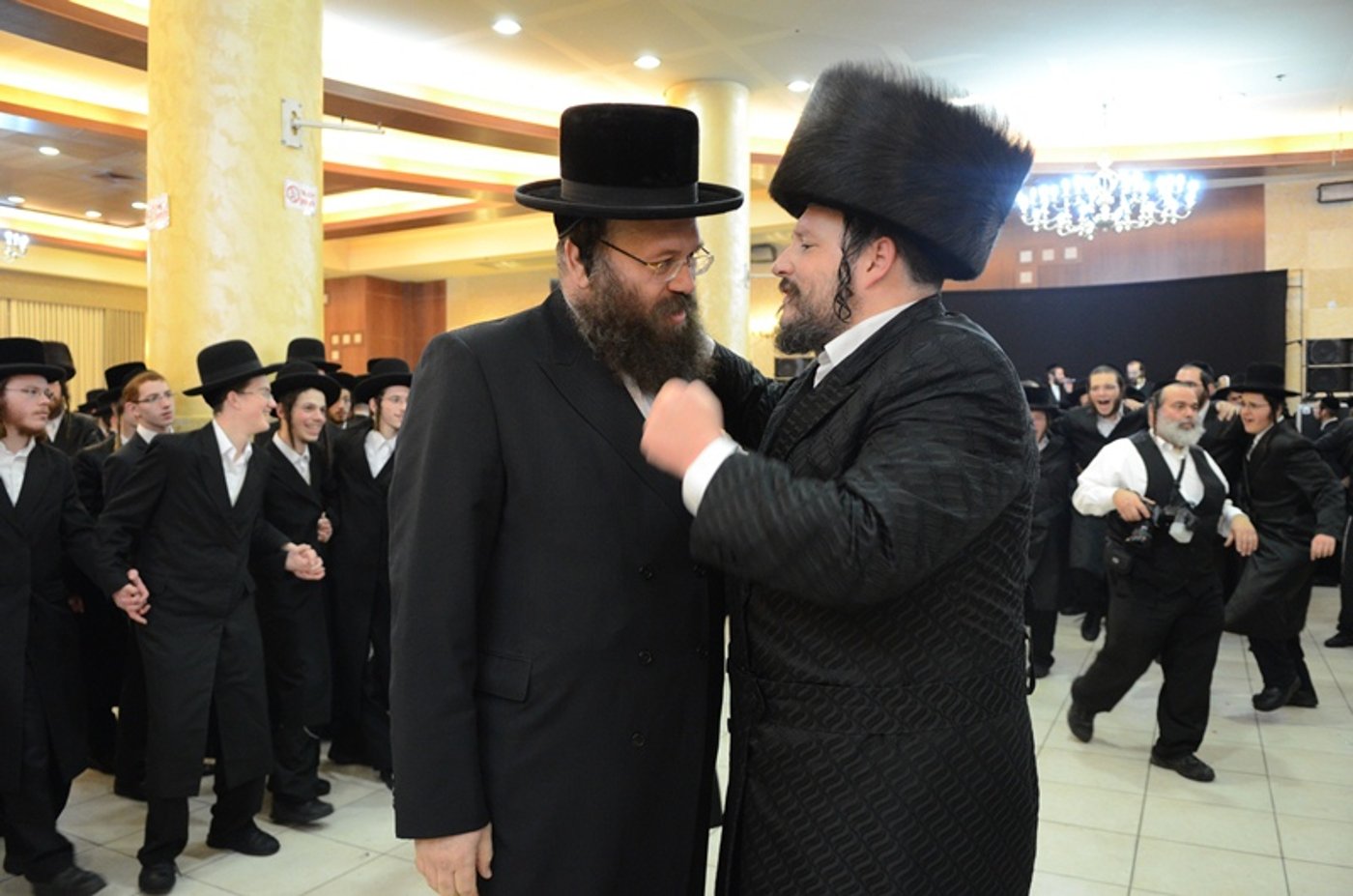 רה"ע מאיר רובינשטיין חיתן, אלפים הגיעו לאחל מזל טוב