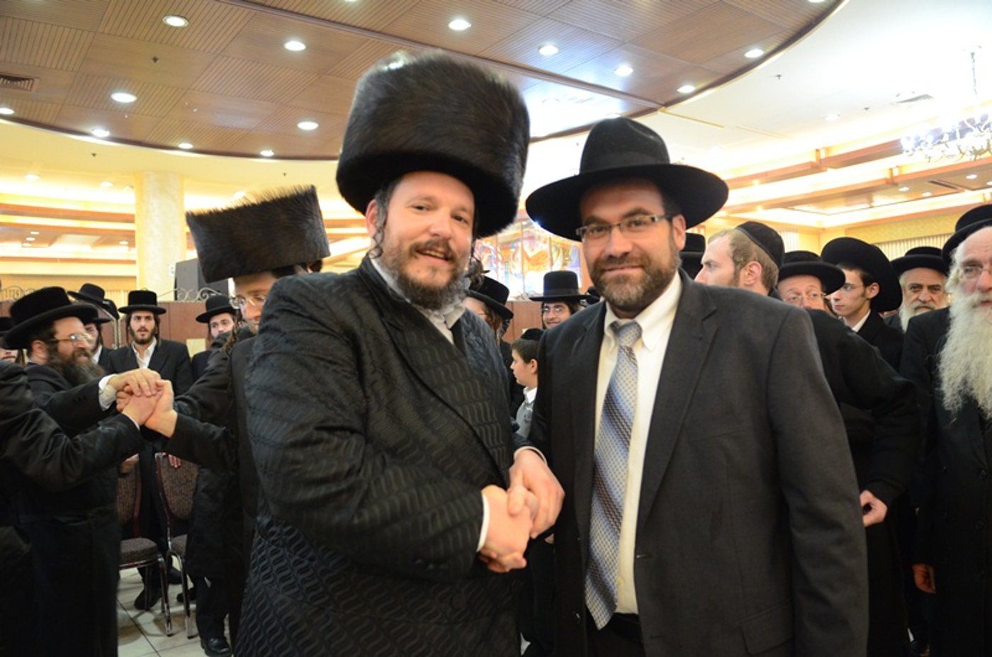 רה"ע מאיר רובינשטיין חיתן, אלפים הגיעו לאחל מזל טוב