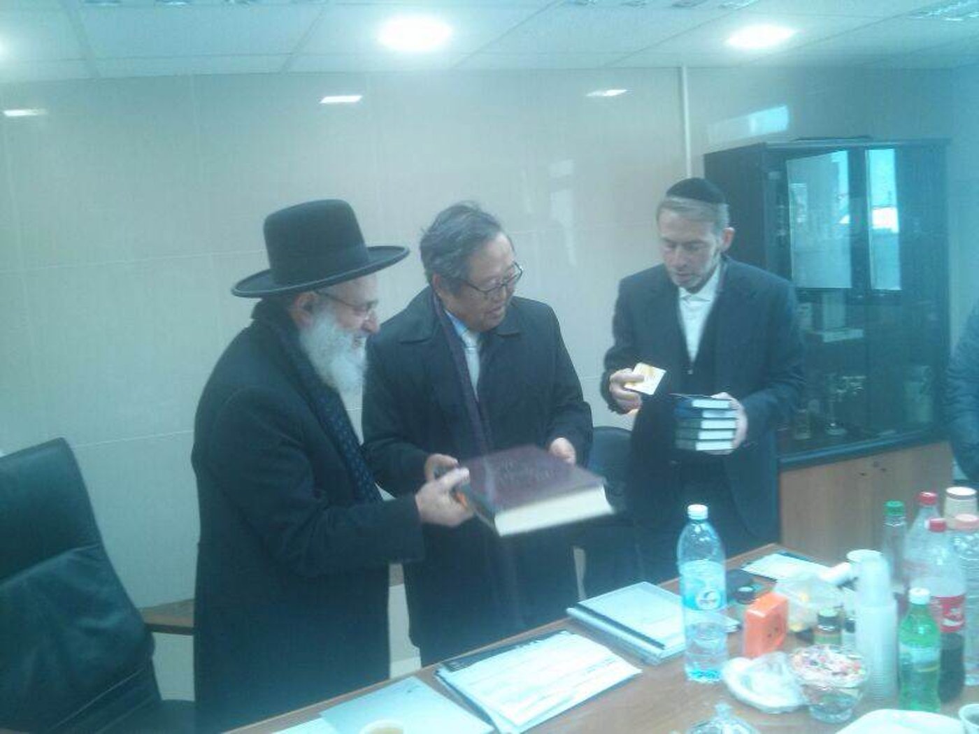 נשיא האוניברסיטה הבינלאומית ביקר במרכז לחזרה בתשובה