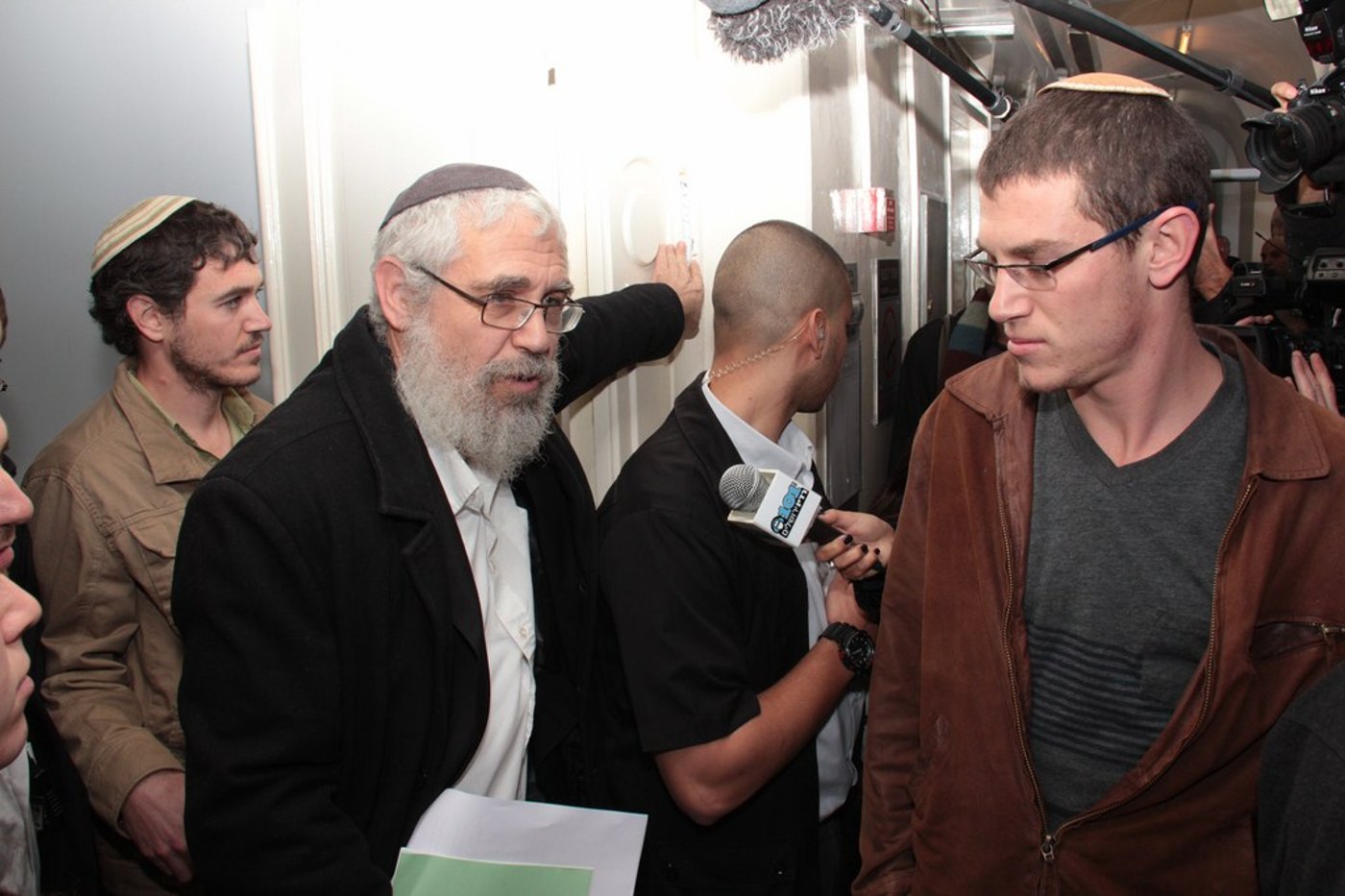 לא הולך לכלא: רק 6 חודשי עבודות שירות לרב מוטי אלון