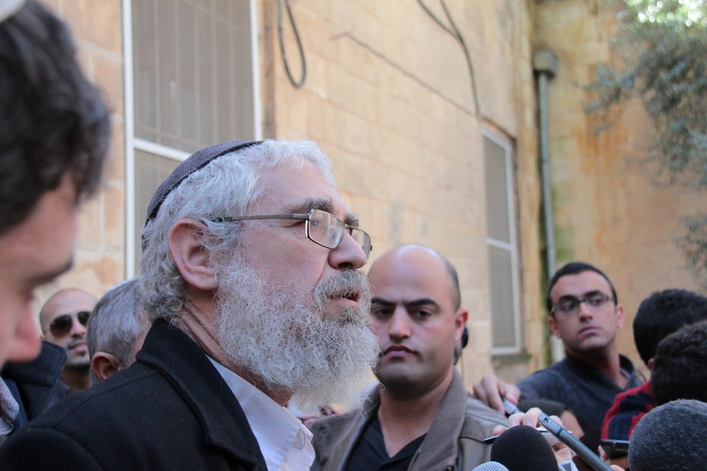 לא הולך לכלא: רק 6 חודשי עבודות שירות לרב מוטי אלון