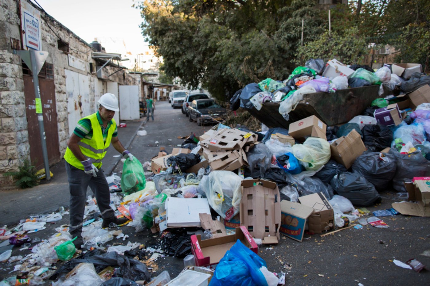 כפר סבא: פינה אשפה ונפצע מפיצוץ רימון הלם