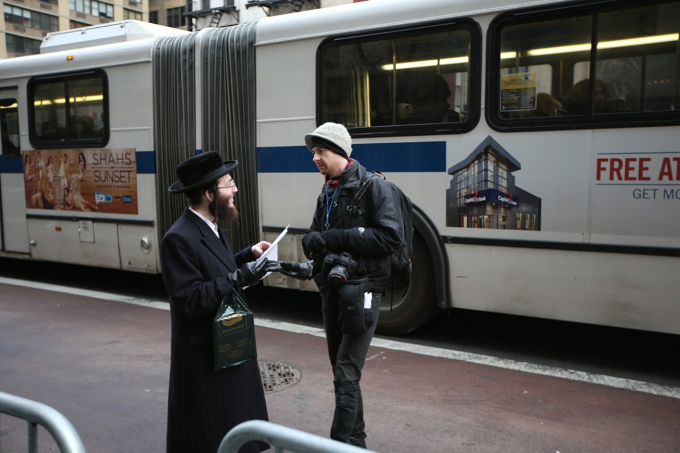 המחאה של סאטמר: כלוב, שק ואפר ושלשלאות מברזל