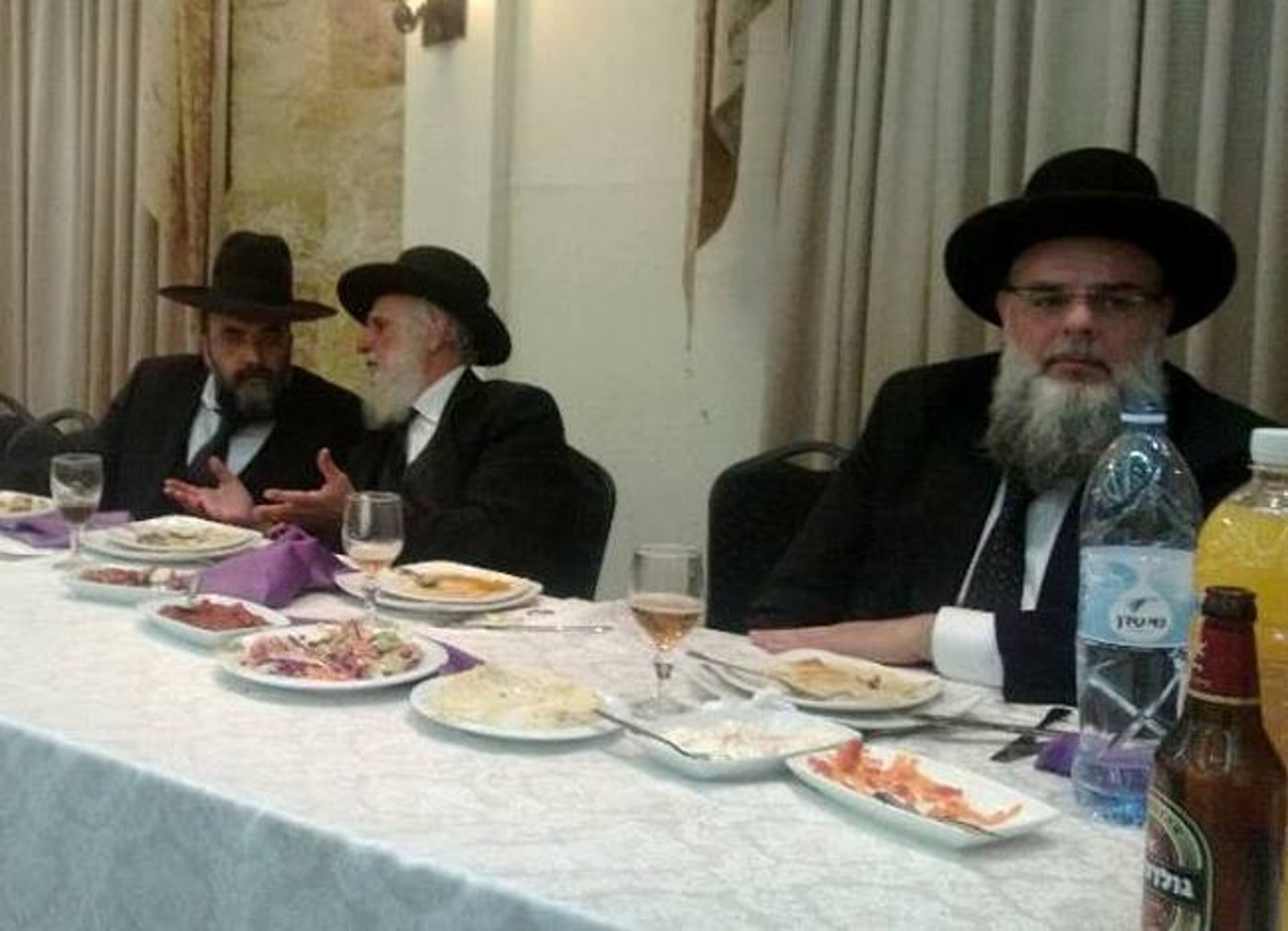 הכניסו ספר. בטקס הכנסת ס"ת של הרב פחימה