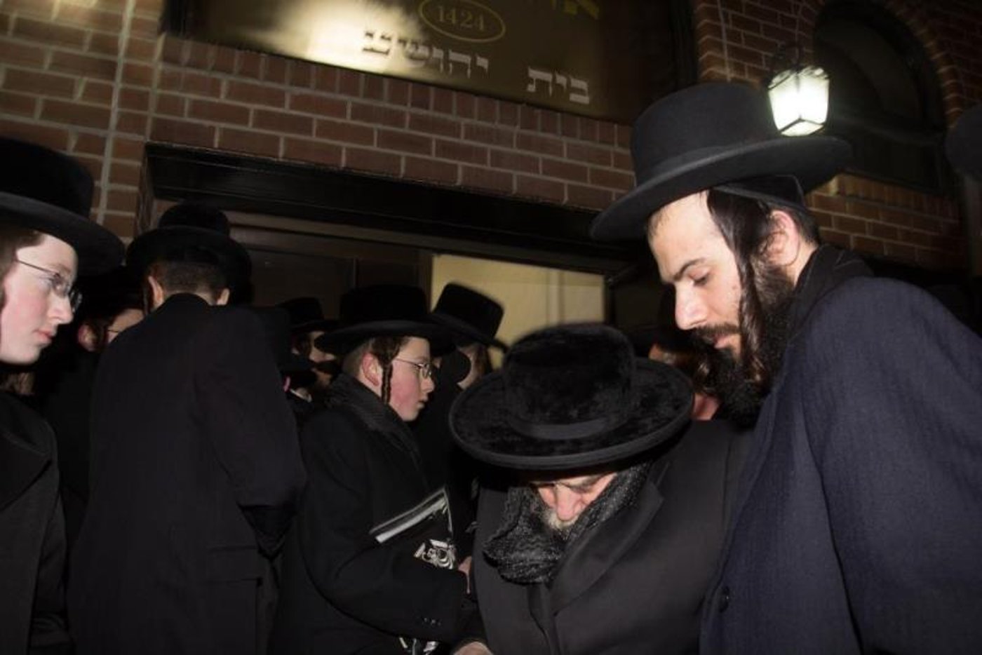 גלריה: בורו פארק ליוותה את הגאון רבי אברהם חיים שפיצר למנוחות