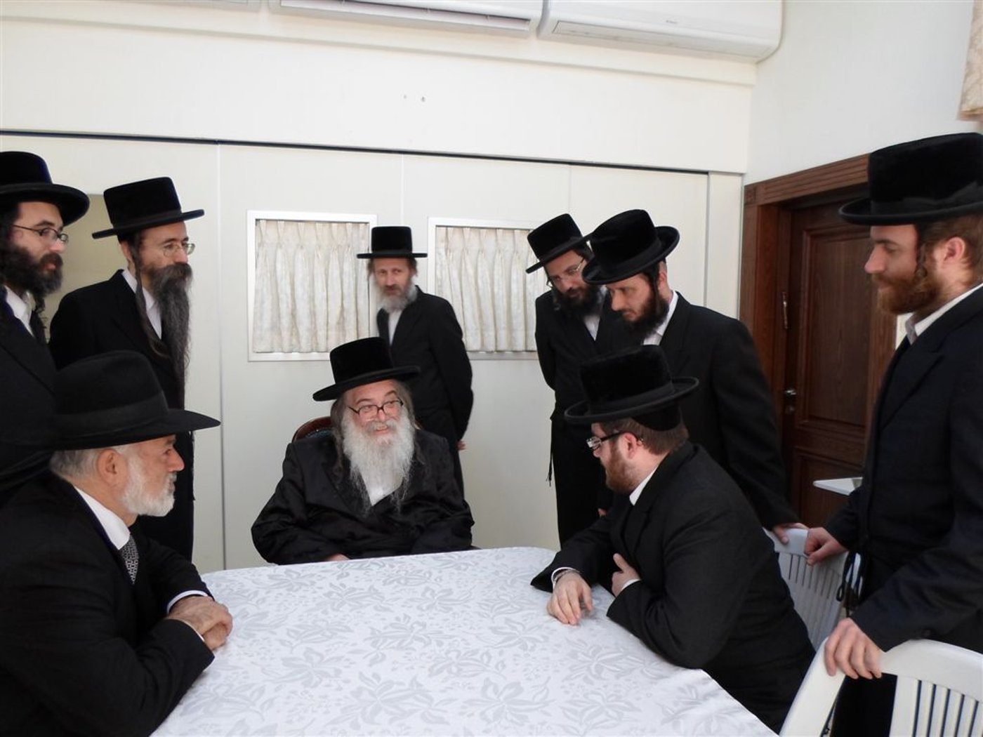 ראשי איחוד הצלה אצל האדמו"ר מדארג