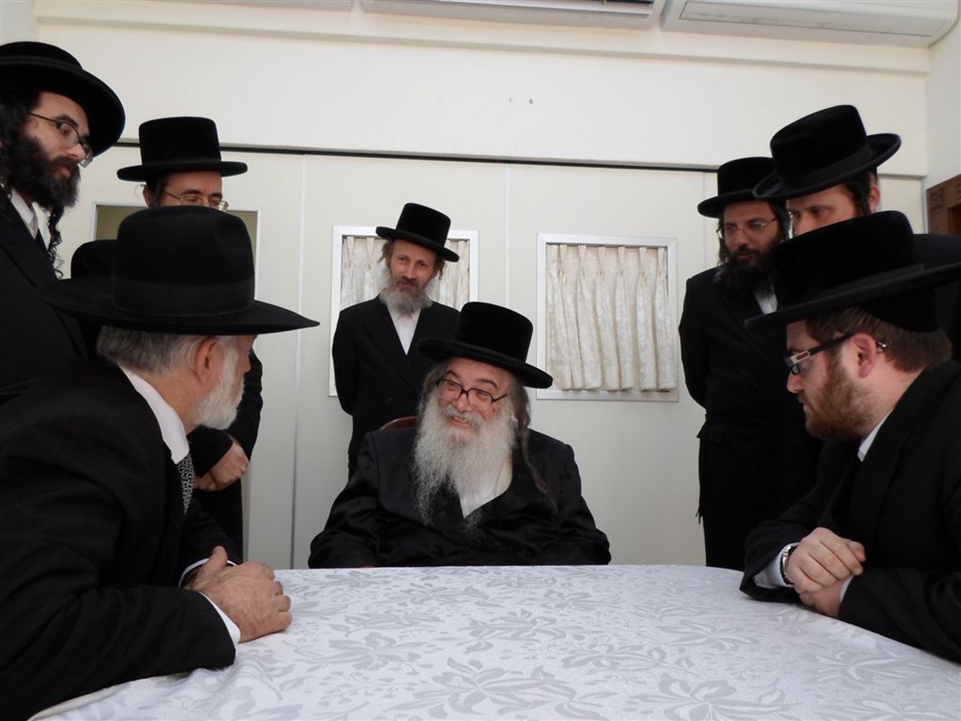 ראשי איחוד הצלה אצל האדמו"ר מדארג