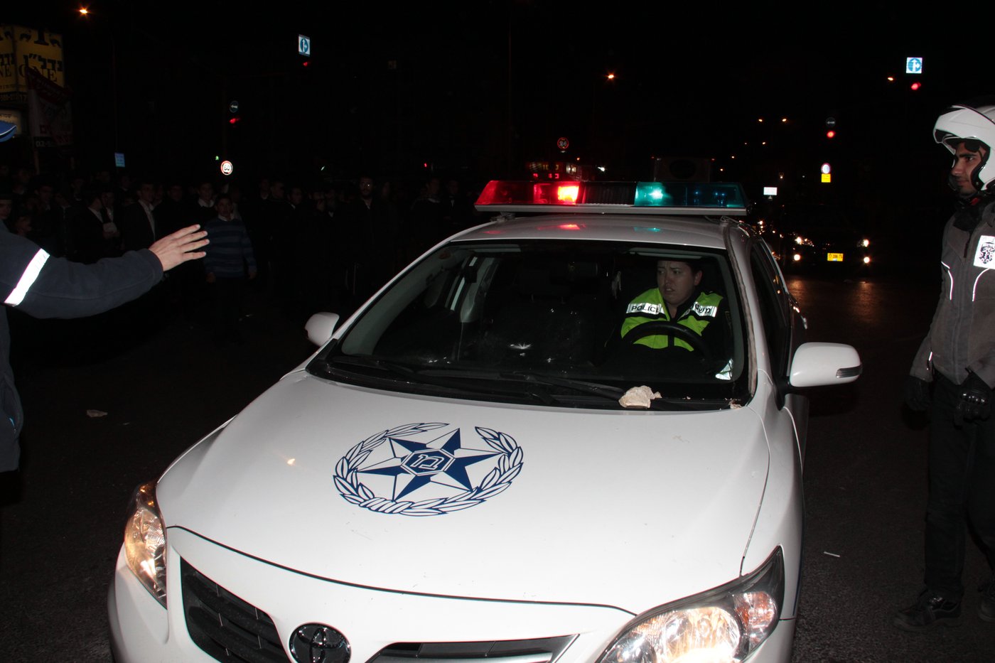 המצור על ציון הגר"ע יוסף: כך נבלמו המתפללים • צפו