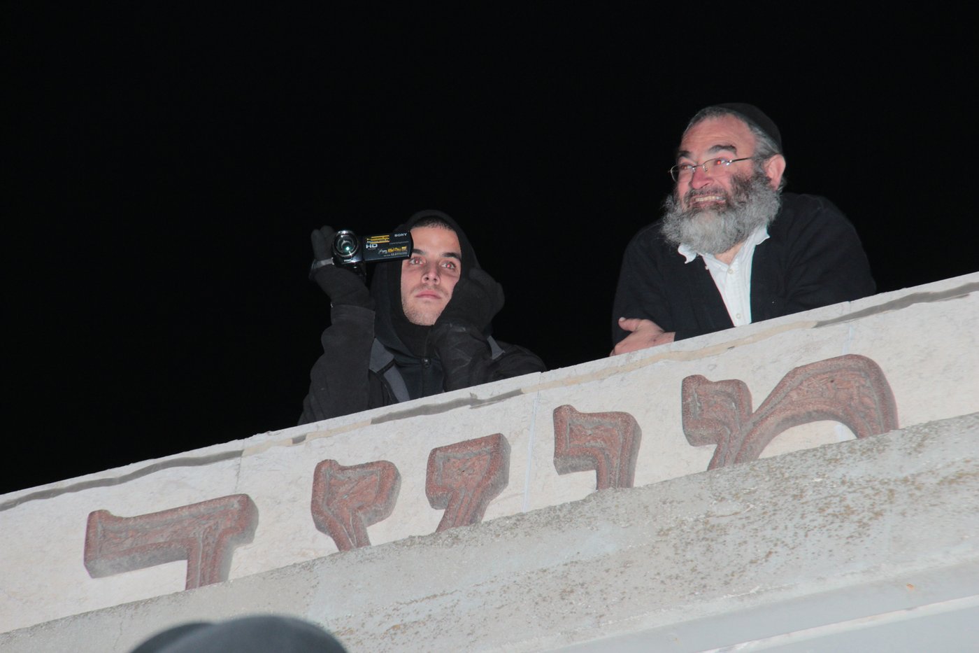 המצור על ציון הגר"ע יוסף: כך נבלמו המתפללים • צפו