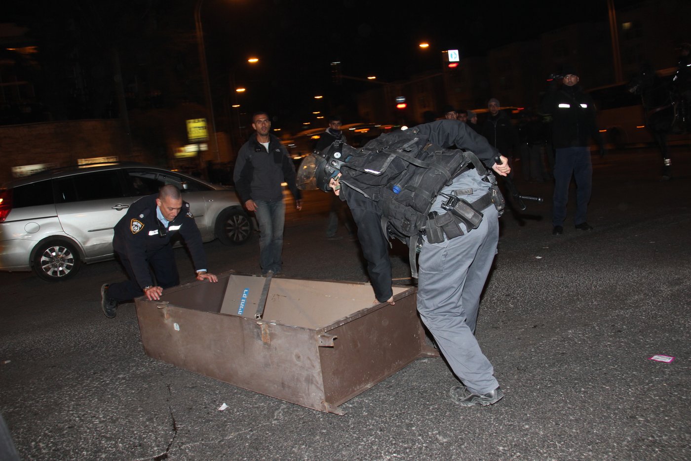 המצור על ציון הגר"ע יוסף: כך נבלמו המתפללים • צפו