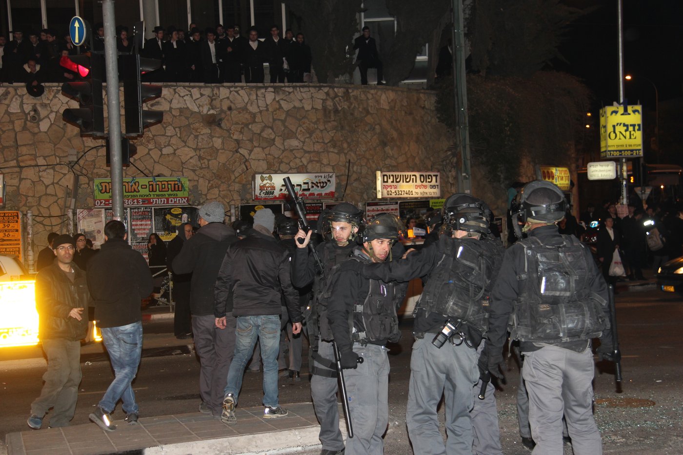 המצור על ציון הגר"ע יוסף: כך נבלמו המתפללים • צפו