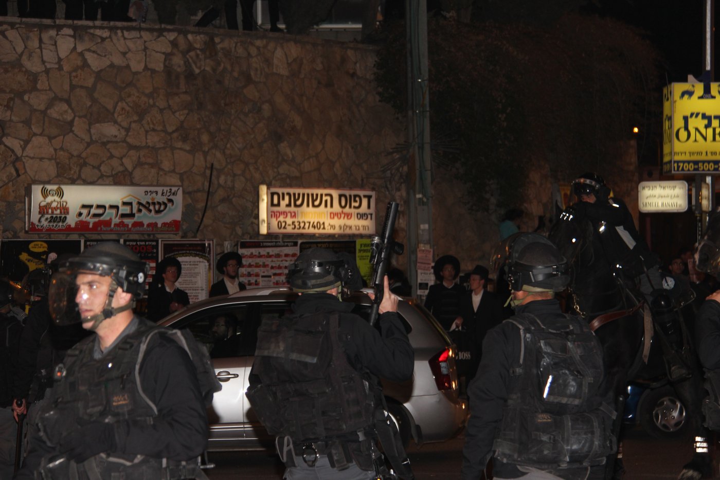 המצור על ציון הגר"ע יוסף: כך נבלמו המתפללים • צפו