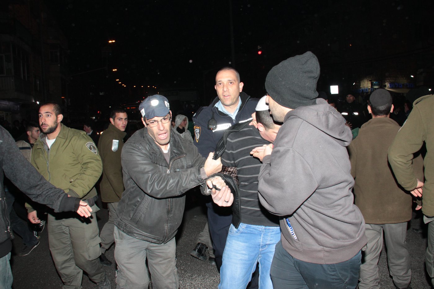 המצור על ציון הגר"ע יוסף: כך נבלמו המתפללים • צפו