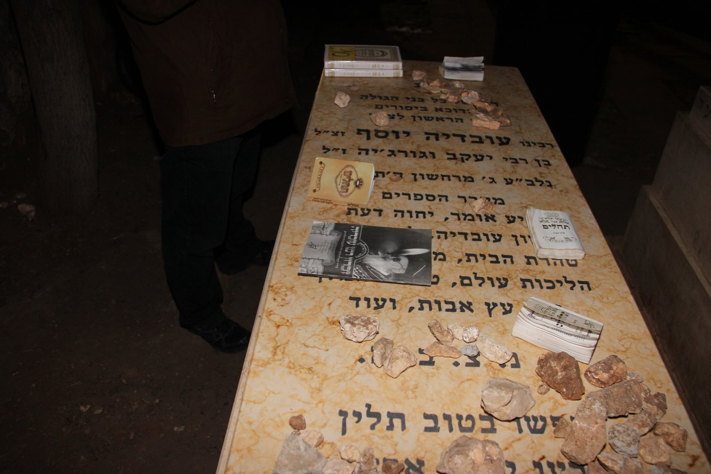 המצור על ציון הגר"ע יוסף: כך נבלמו המתפללים • צפו