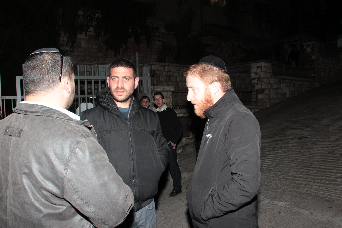 המצור על ציון הגר"ע יוסף: כך נבלמו המתפללים • צפו