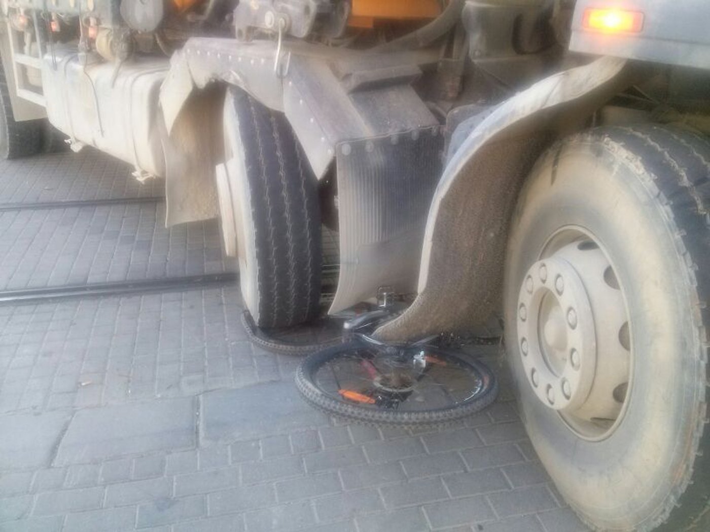 בדרך לישיבה: תלמיד נפצע קשה ממשאית
