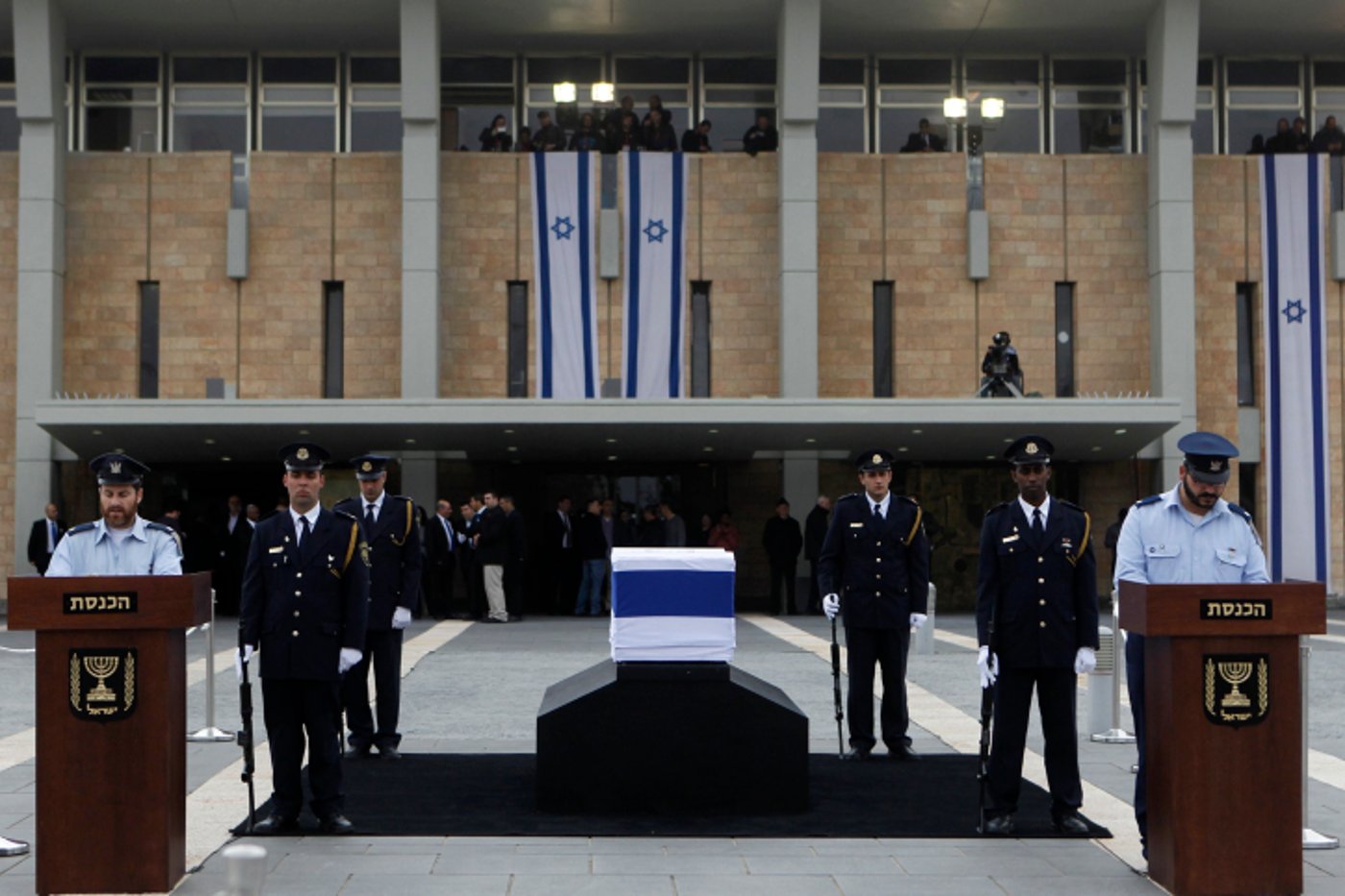 נפרדים מאריאל שרון • גלריה