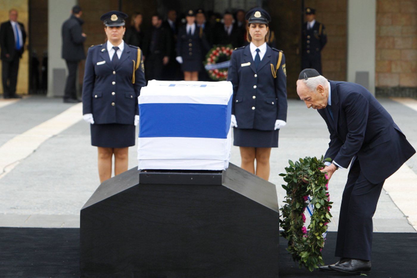 נפרדים מאריאל שרון • גלריה