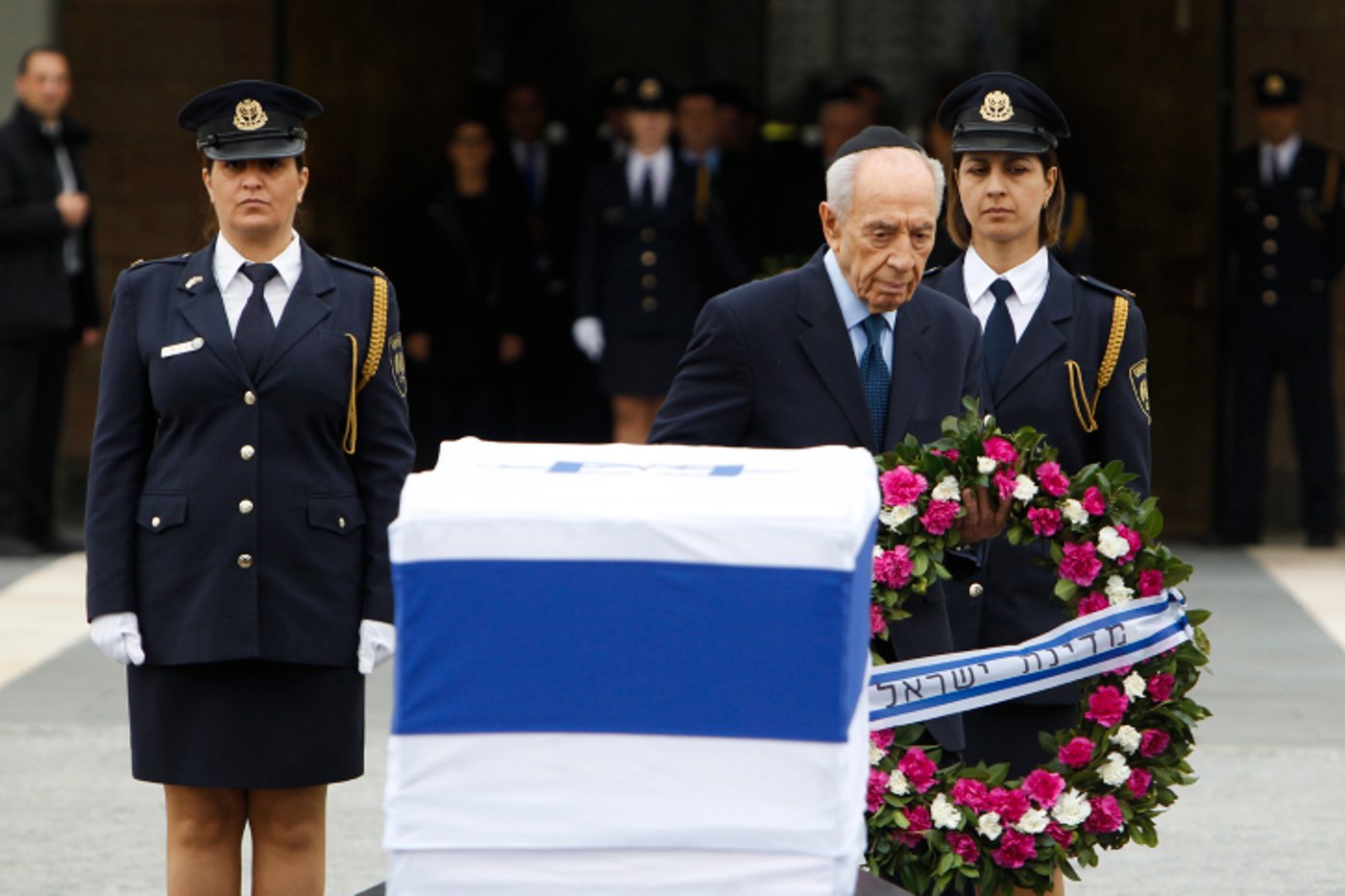 נפרדים מאריאל שרון • גלריה