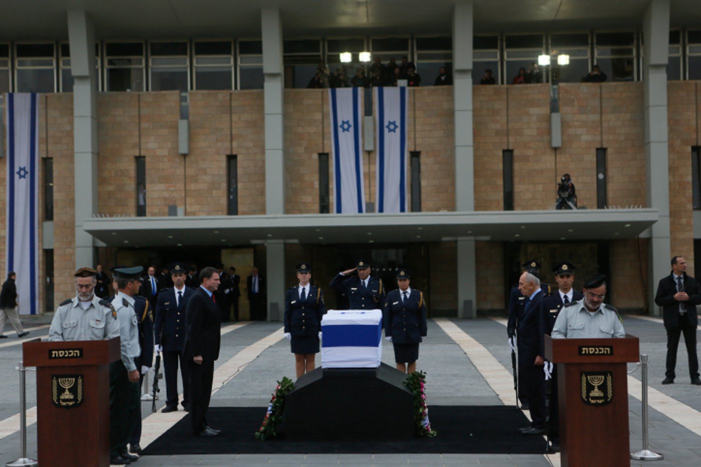 נפרדים מאריאל שרון • גלריה